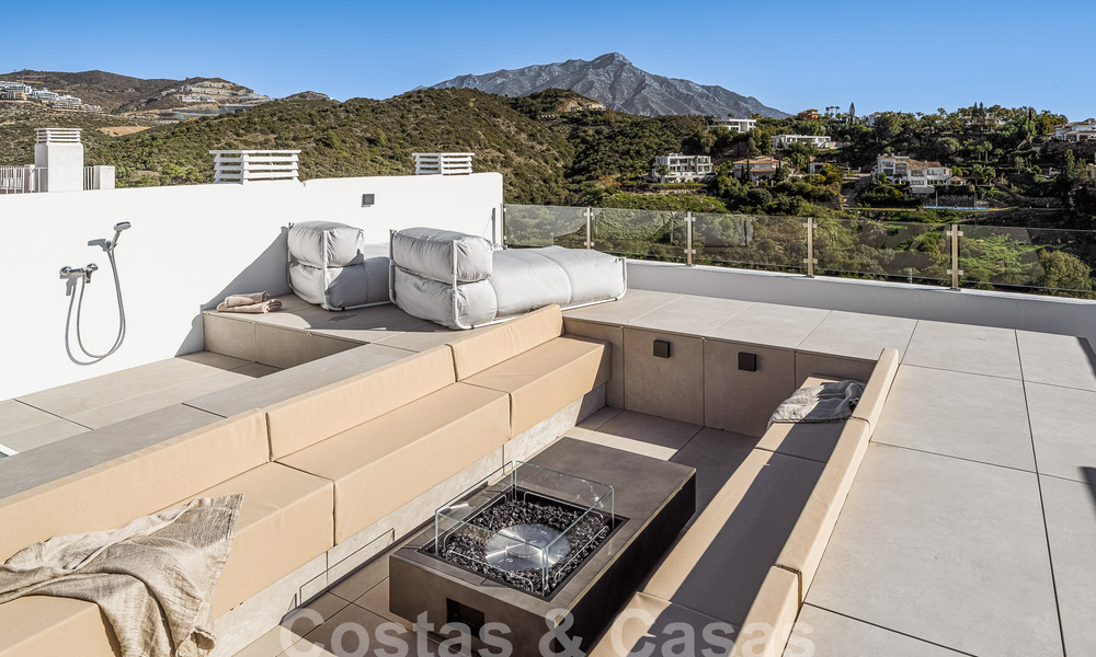 Ático lujosamente reformado en venta con amplia terraza en La Quinta golf resort, Benahavis - Marbella 53823