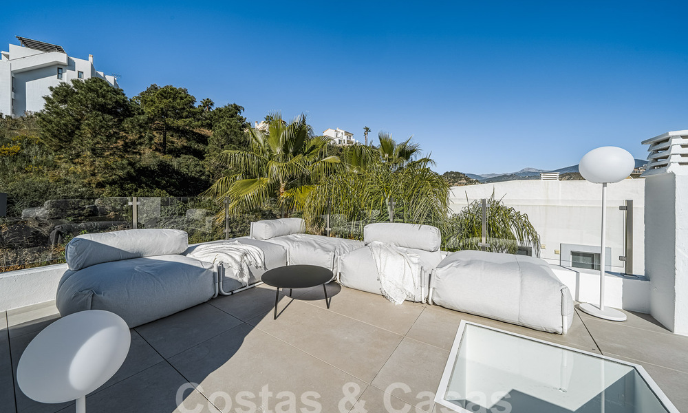 Ático lujosamente reformado en venta con amplia terraza en La Quinta golf resort, Benahavis - Marbella 53824