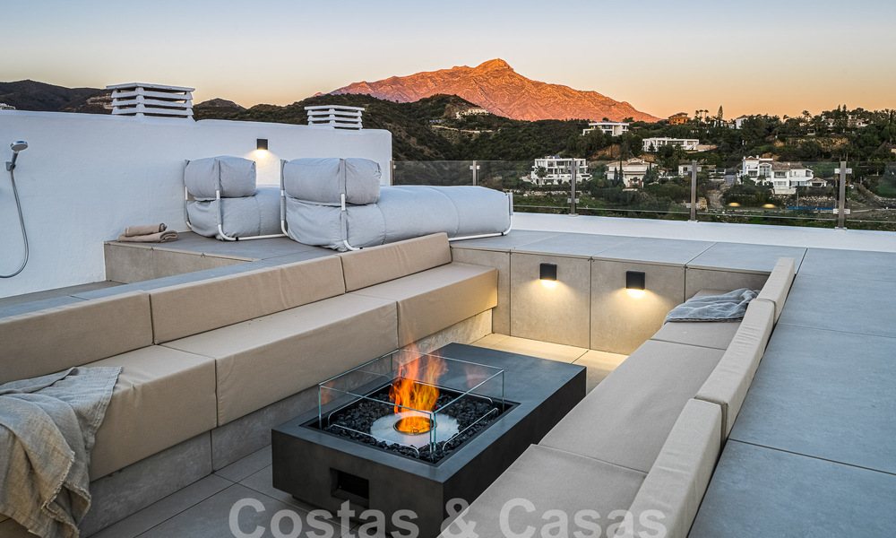 Ático lujosamente reformado en venta con amplia terraza en La Quinta golf resort, Benahavis - Marbella 53829