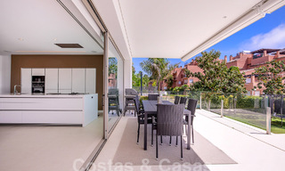 Moderna villa de lujo en venta, lista para entrar a vivir, a poca distancia de la playa cerca en una zona privilegiada de Guadalmina Baja, Marbella - Estepona 53846 
