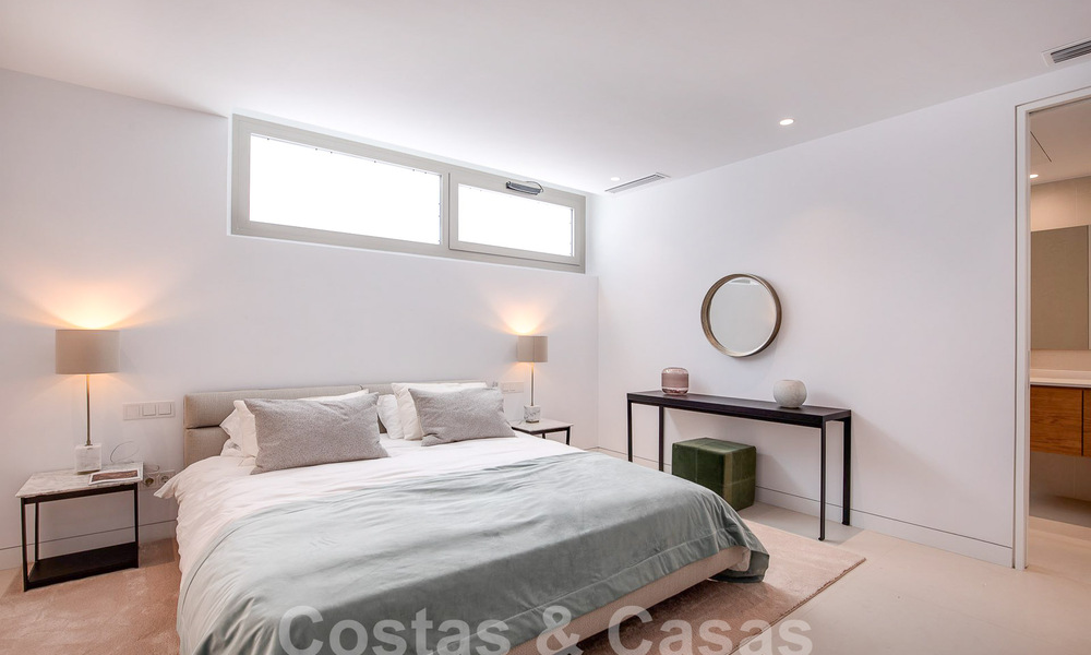 Moderna villa de lujo en venta, lista para entrar a vivir, a poca distancia de la playa cerca en una zona privilegiada de Guadalmina Baja, Marbella - Estepona 53854