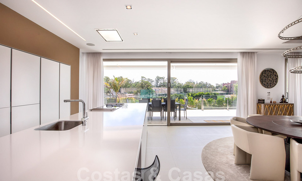 Moderna villa de lujo en venta, lista para entrar a vivir, a poca distancia de la playa cerca en una zona privilegiada de Guadalmina Baja, Marbella - Estepona 53860