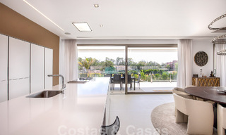 Moderna villa de lujo en venta, lista para entrar a vivir, a poca distancia de la playa cerca en una zona privilegiada de Guadalmina Baja, Marbella - Estepona 53860 