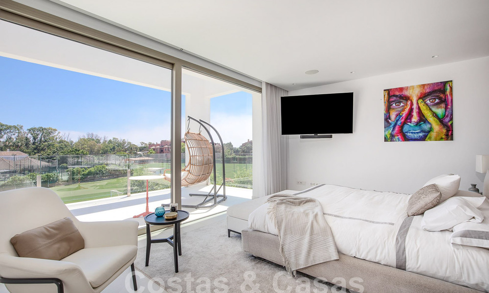 Moderna villa de lujo en venta, lista para entrar a vivir, a poca distancia de la playa cerca en una zona privilegiada de Guadalmina Baja, Marbella - Estepona 53862