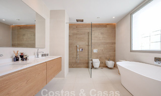 Moderna villa de lujo en venta, lista para entrar a vivir, a poca distancia de la playa cerca en una zona privilegiada de Guadalmina Baja, Marbella - Estepona 53863 