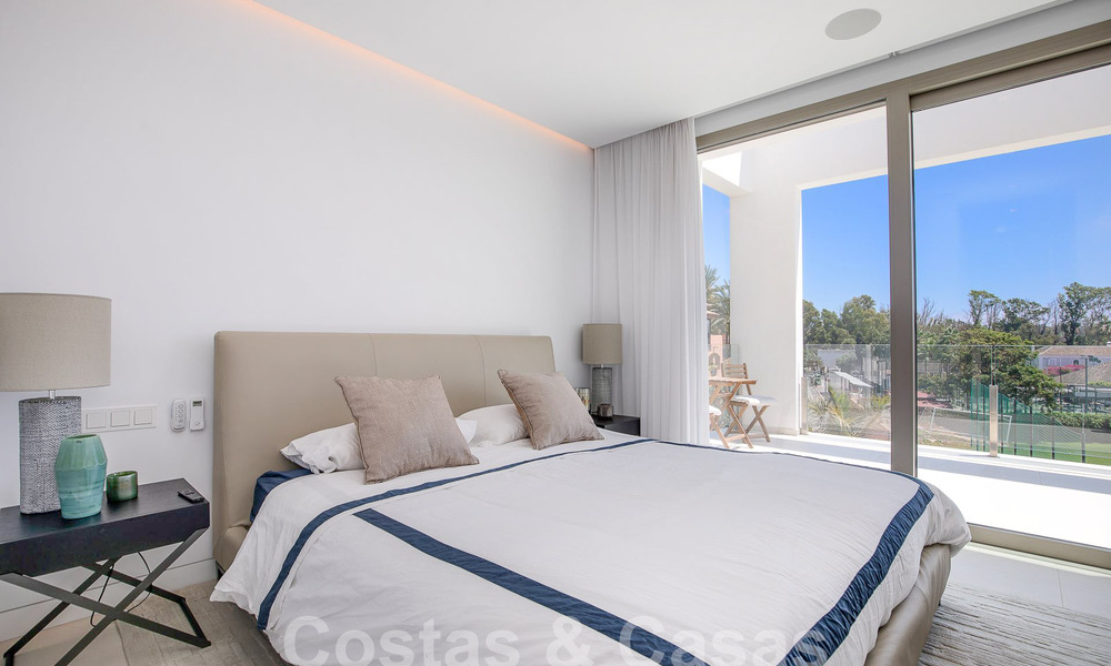 Moderna villa de lujo en venta, lista para entrar a vivir, a poca distancia de la playa cerca en una zona privilegiada de Guadalmina Baja, Marbella - Estepona 53864