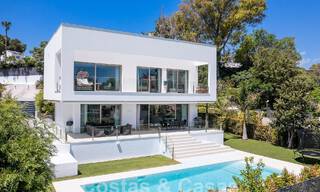 Moderna villa de lujo en venta, lista para entrar a vivir, a poca distancia de la playa cerca en una zona privilegiada de Guadalmina Baja, Marbella - Estepona 53865 