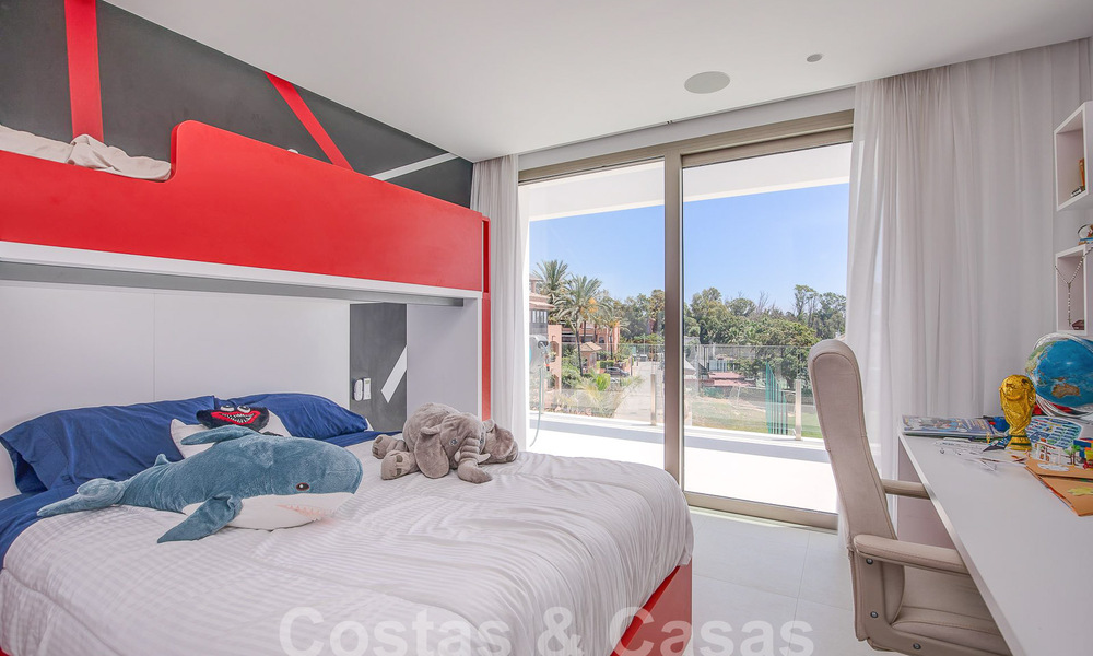 Moderna villa de lujo en venta, lista para entrar a vivir, a poca distancia de la playa cerca en una zona privilegiada de Guadalmina Baja, Marbella - Estepona 53866
