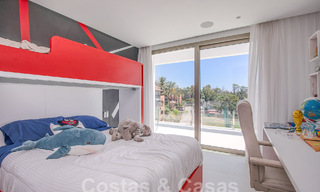 Moderna villa de lujo en venta, lista para entrar a vivir, a poca distancia de la playa cerca en una zona privilegiada de Guadalmina Baja, Marbella - Estepona 53866 