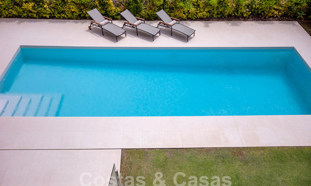 Moderna villa de lujo en venta, lista para entrar a vivir, a poca distancia de la playa cerca en una zona privilegiada de Guadalmina Baja, Marbella - Estepona 53869