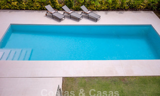 Moderna villa de lujo en venta, lista para entrar a vivir, a poca distancia de la playa cerca en una zona privilegiada de Guadalmina Baja, Marbella - Estepona 53869 