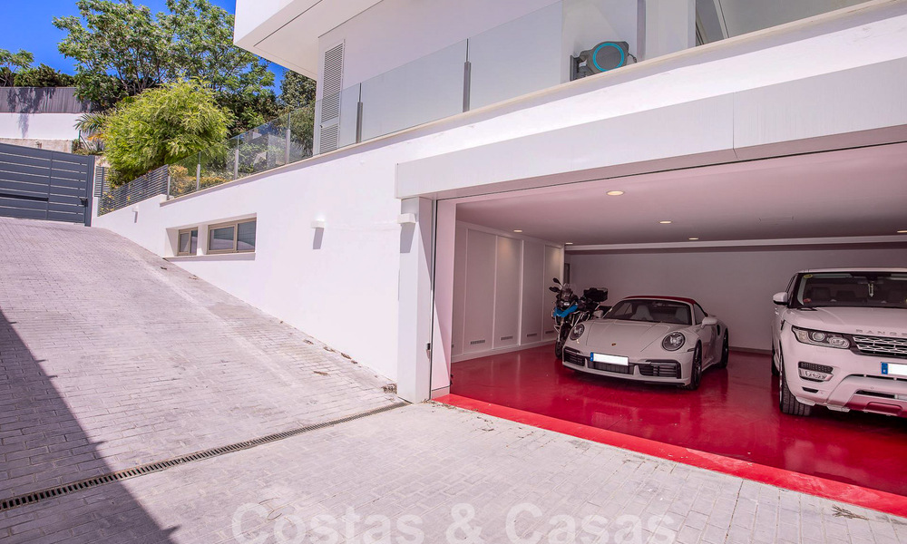 Moderna villa de lujo en venta, lista para entrar a vivir, a poca distancia de la playa cerca en una zona privilegiada de Guadalmina Baja, Marbella - Estepona 53875