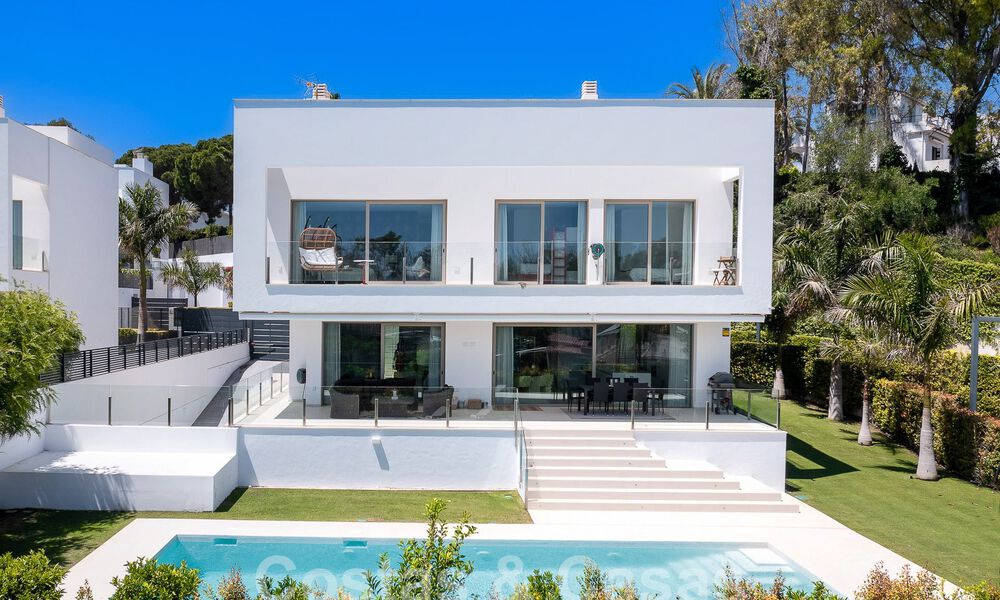 Moderna villa de lujo en venta, lista para entrar a vivir, a poca distancia de la playa cerca en una zona privilegiada de Guadalmina Baja, Marbella - Estepona 53877