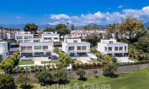 Moderna villa de lujo en venta, lista para entrar a vivir, a poca distancia de la playa cerca en una zona privilegiada de Guadalmina Baja, Marbella - Estepona 53878