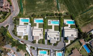 Moderna villa de lujo en venta, lista para entrar a vivir, a poca distancia de la playa cerca en una zona privilegiada de Guadalmina Baja, Marbella - Estepona 53879 