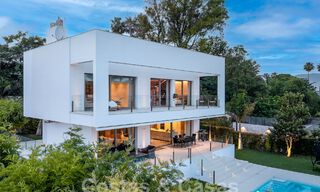 Moderna villa de lujo en venta, lista para entrar a vivir, a poca distancia de la playa cerca en una zona privilegiada de Guadalmina Baja, Marbella - Estepona 53881 