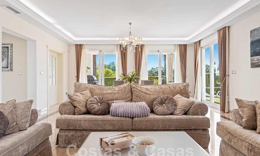 Encantadora villa en venta cerca de la playa de Elviria al este de Marbella centro 53908