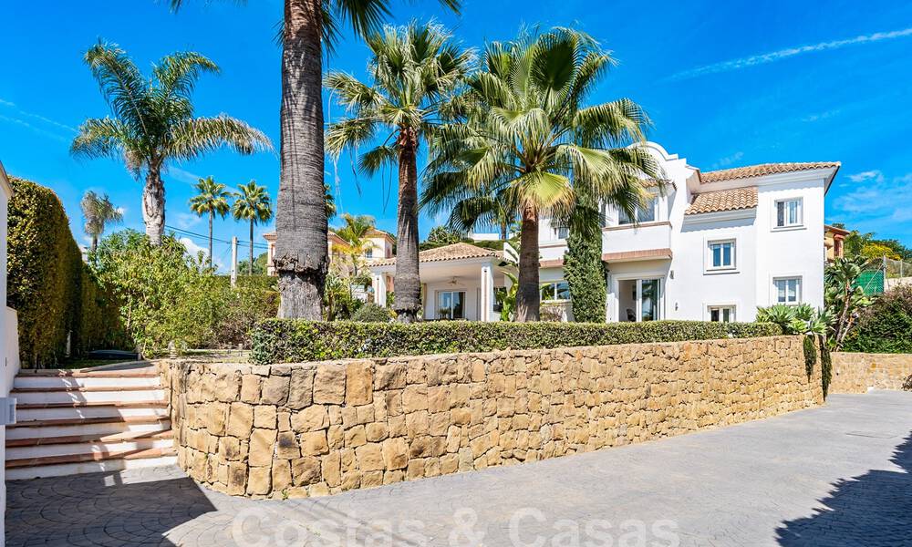 Encantadora villa en venta cerca de la playa de Elviria al este de Marbella centro 53940