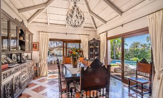 Elegante villa andaluza de lujo en venta a un paso de la playa en la codiciada urbanización Bahía de Marbella 51883 