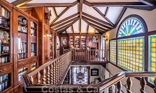 Elegante villa andaluza de lujo en venta a un paso de la playa en la codiciada urbanización Bahía de Marbella 51892 