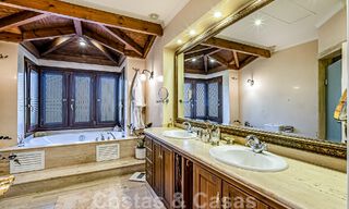 Elegante villa andaluza de lujo en venta a un paso de la playa en la codiciada urbanización Bahía de Marbella 51896 