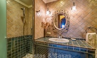 Elegante villa andaluza de lujo en venta a un paso de la playa en la codiciada urbanización Bahía de Marbella 51901 