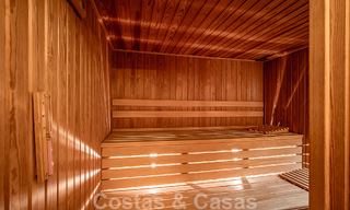 Elegante villa andaluza de lujo en venta a un paso de la playa en la codiciada urbanización Bahía de Marbella 51902 