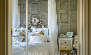 Elegante villa andaluza de lujo en venta a un paso de la playa en la codiciada urbanización Bahía de Marbella 51905 