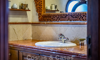 Elegante villa andaluza de lujo en venta a un paso de la playa en la codiciada urbanización Bahía de Marbella 51906 