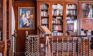 Elegante villa andaluza de lujo en venta a un paso de la playa en la codiciada urbanización Bahía de Marbella 51907 