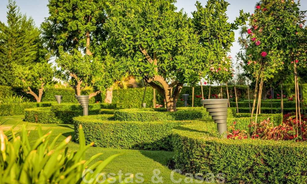 Majestuosa villa de lujo en venta con 7 dormitorios en una exclusiva urbanización al este del centro de Marbella 51972