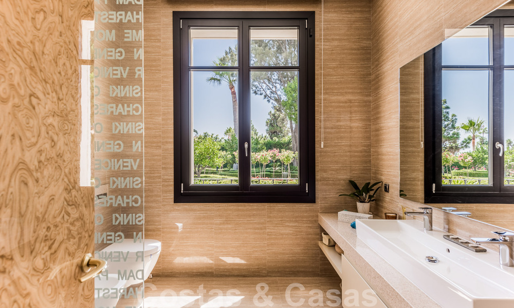 Majestuosa villa de lujo en venta con 7 dormitorios en una exclusiva urbanización al este del centro de Marbella 51976