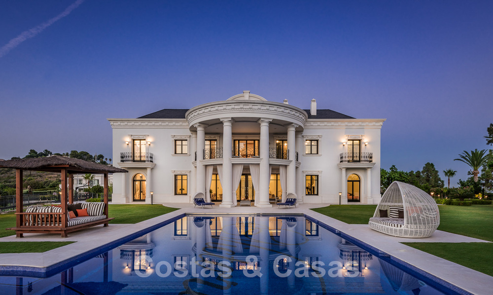Majestuosa villa de lujo en venta con 7 dormitorios en una exclusiva urbanización al este del centro de Marbella 51977