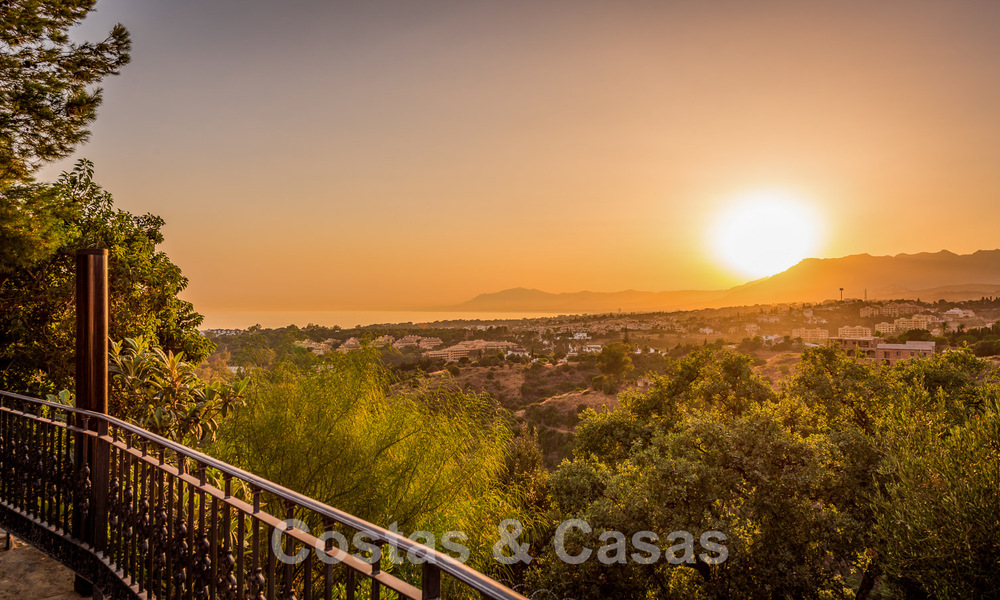 Majestuosa villa de lujo en venta con 7 dormitorios en una exclusiva urbanización al este del centro de Marbella 51990