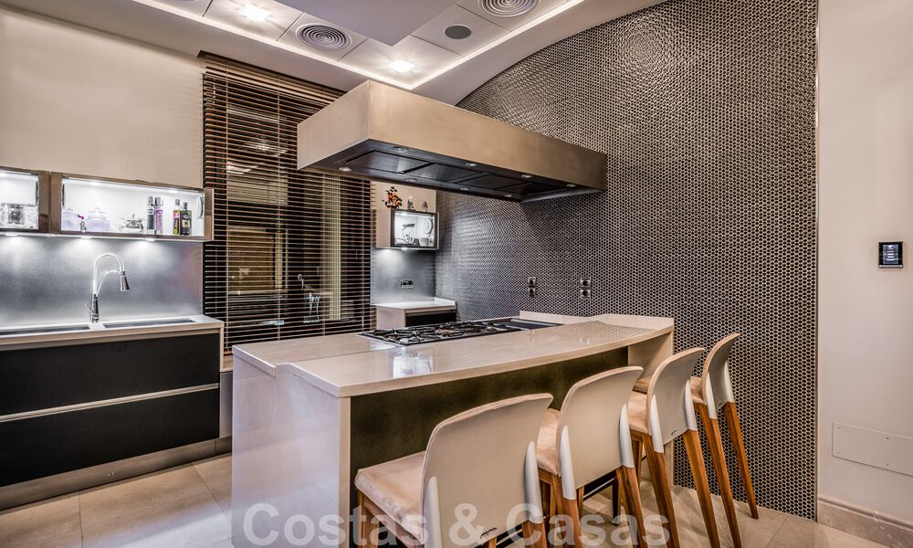 Majestuosa villa de lujo en venta con 7 dormitorios en una exclusiva urbanización al este del centro de Marbella 51993