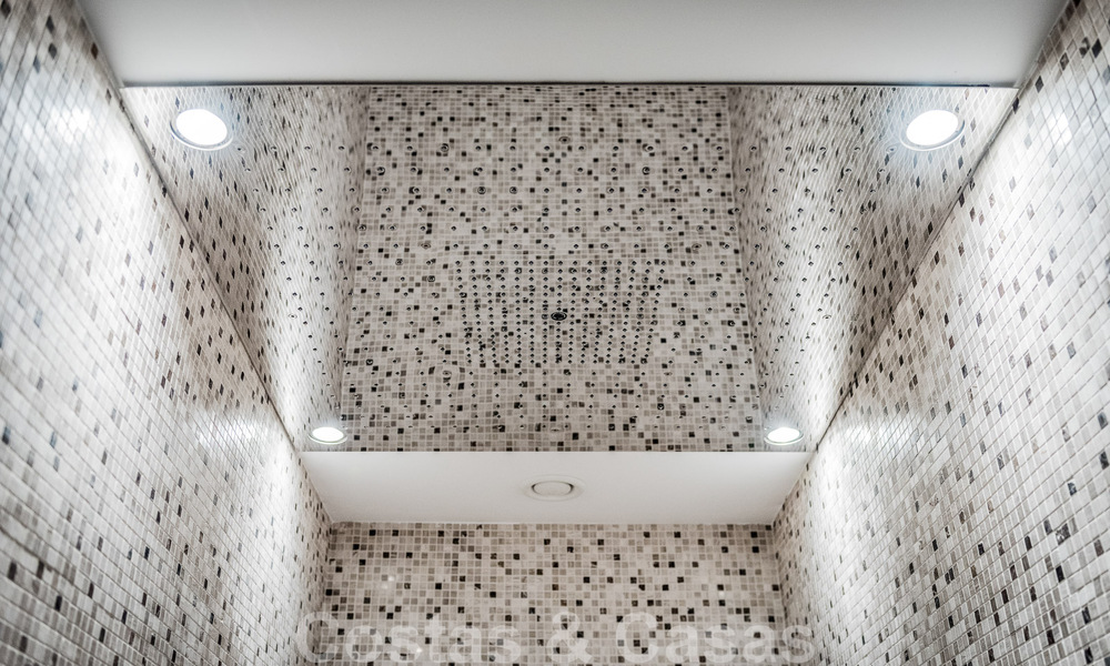 Majestuosa villa de lujo en venta con 7 dormitorios en una exclusiva urbanización al este del centro de Marbella 51995