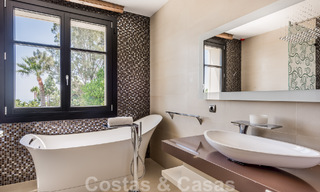 Majestuosa villa de lujo en venta con 7 dormitorios en una exclusiva urbanización al este del centro de Marbella 52002 