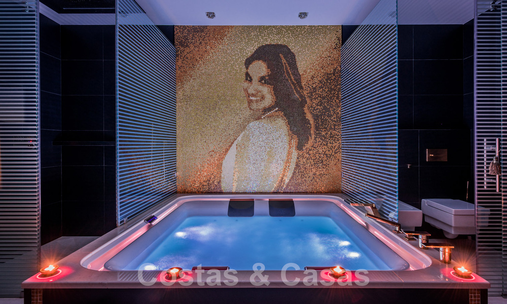 Majestuosa villa de lujo en venta con 7 dormitorios en una exclusiva urbanización al este del centro de Marbella 52006