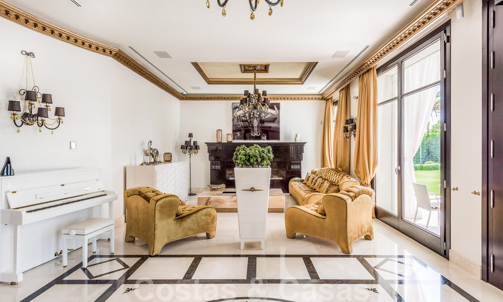 Majestuosa villa de lujo en venta con 7 dormitorios en una exclusiva urbanización al este del centro de Marbella 52008