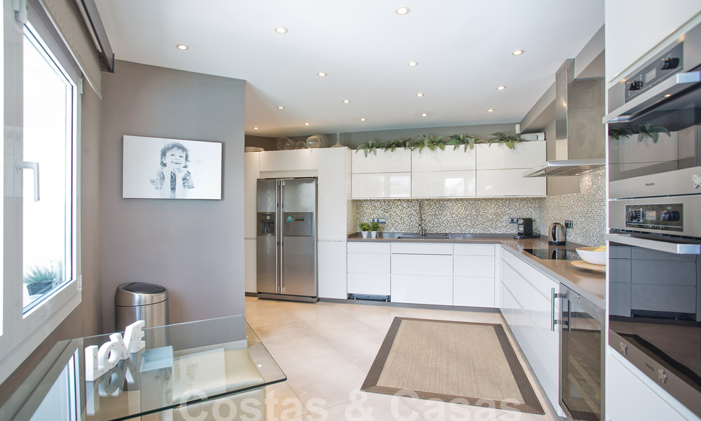 Villa de lujo contemporánea en venta con arquitectura mediterránea al este del centro de Marbella 53332