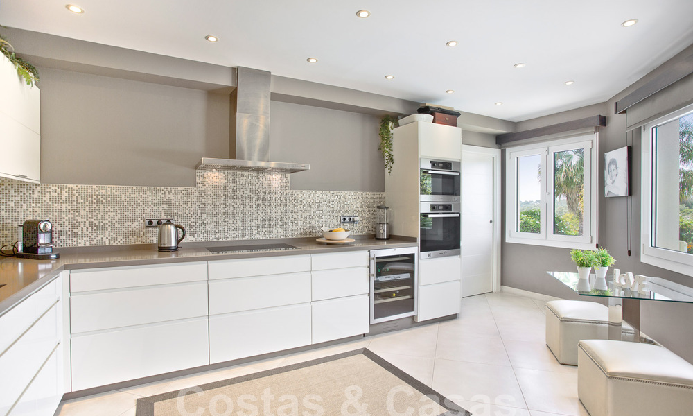 Villa de lujo contemporánea en venta con arquitectura mediterránea al este del centro de Marbella 53333