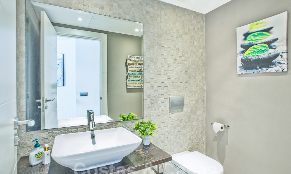 Villa de lujo contemporánea en venta con arquitectura mediterránea al este del centro de Marbella 53335