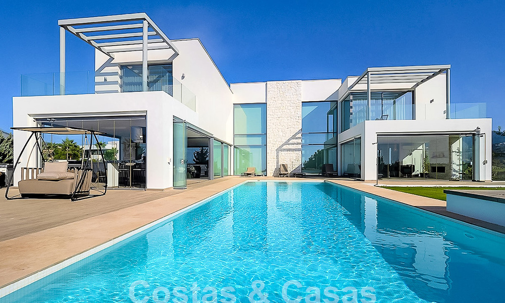 Moderna villa de lujo en venta con impresionantes vistas al mar en una zona exclusiva de Benahavis - Marbella 53358
