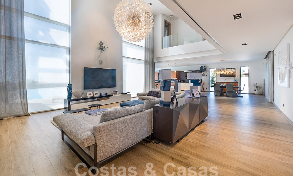 Moderna villa de lujo en venta con impresionantes vistas al mar en una zona exclusiva de Benahavis - Marbella 53364