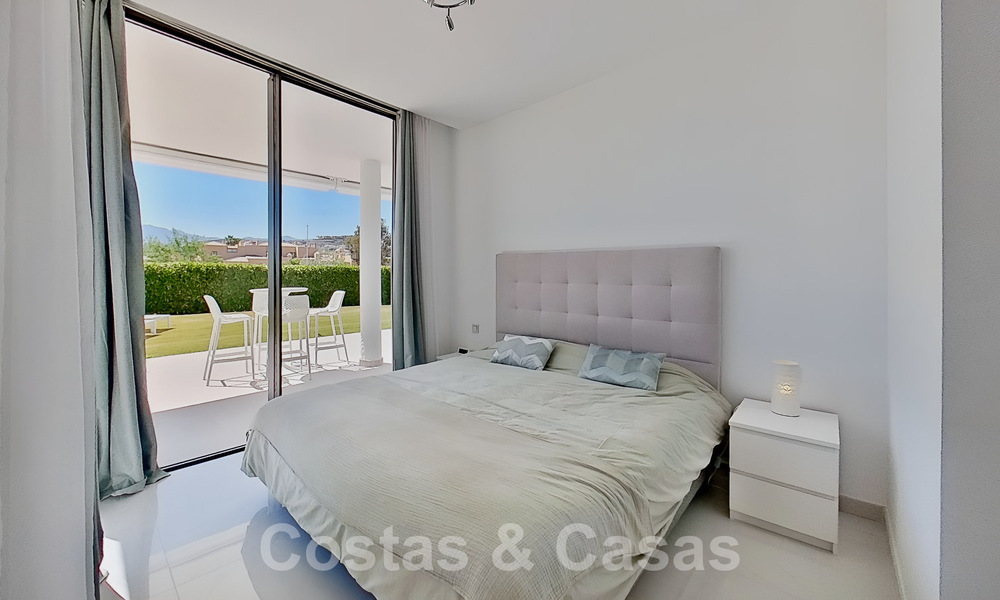 Moderno apartamento con jardín en venta con 3 dormitorios en resort de golf en la Nueva Milla de Oro entre Marbella y Estepona 53235