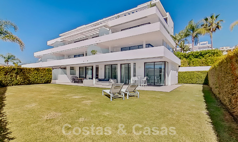 Moderno apartamento con jardín en venta con 3 dormitorios en resort de golf en la Nueva Milla de Oro entre Marbella y Estepona 53241