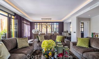 Apartamento de lujo de 4 dormitorios en venta en exclusivo complejo en segunda línea de playa en Puerto Banús, Marbella 52099 