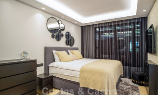 Apartamento de lujo de 4 dormitorios en venta en exclusivo complejo en segunda línea de playa en Puerto Banús, Marbella 52112 