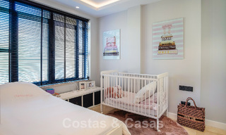 Apartamento de lujo de 4 dormitorios en venta en exclusivo complejo en segunda línea de playa en Puerto Banús, Marbella 52116 