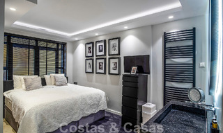 Apartamento de lujo de 4 dormitorios en venta en exclusivo complejo en segunda línea de playa en Puerto Banús, Marbella 52123 